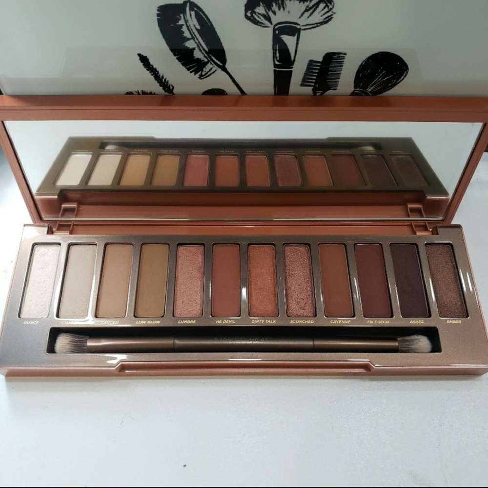 Urban Decay Naked Heat Eyeshadow Palette